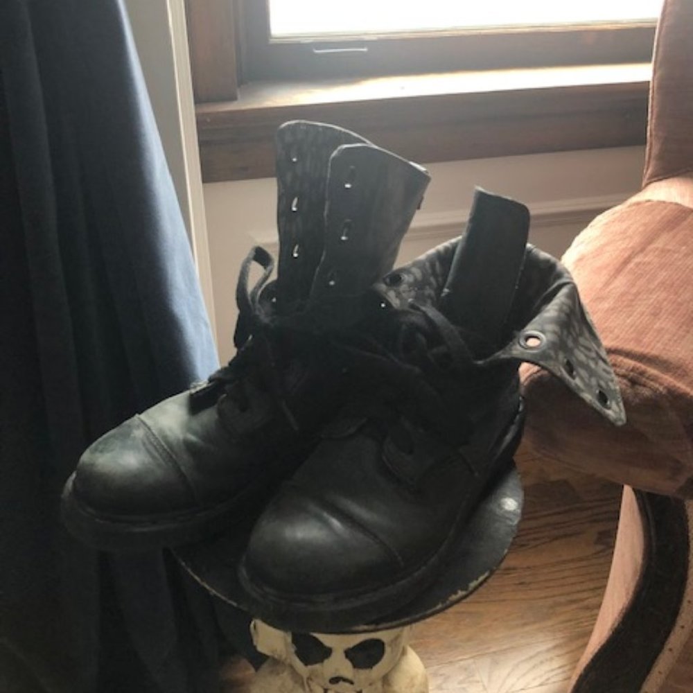 Dr. Martens Triumph Aimilie 9-Eye Boot Black 7M UK
